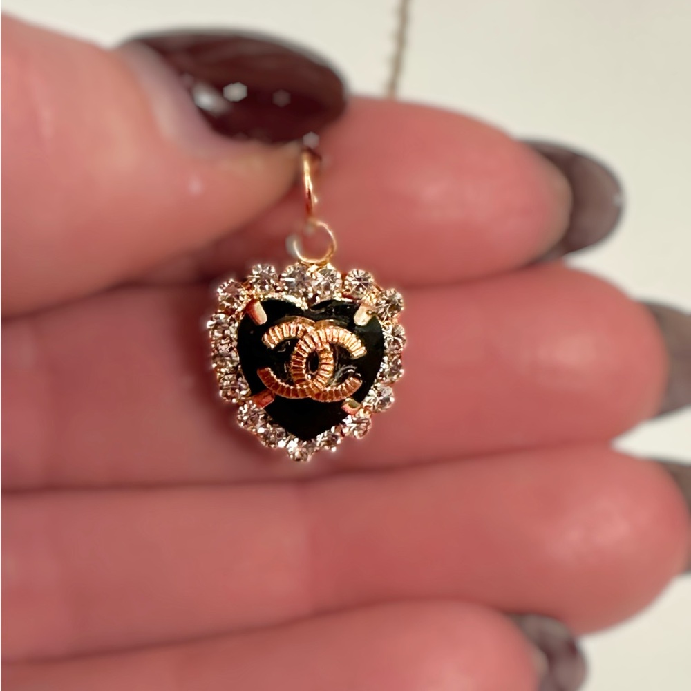 Chanel heart charm necklace - Picture 2 of 7